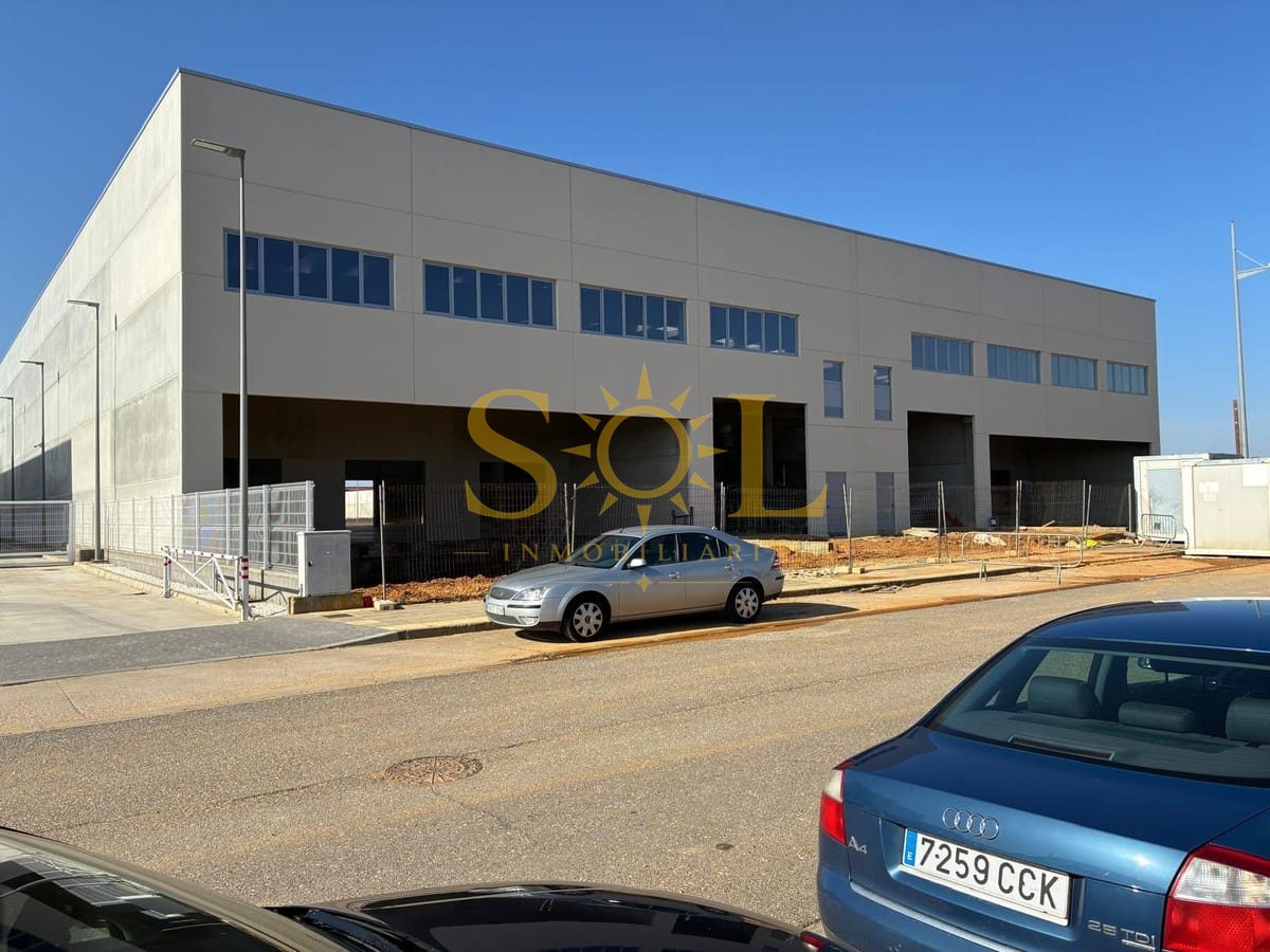 Nave Industrial a Estrenar en Alquiler – Con Muelles de Carga y Patio Trasero - Foto 13
