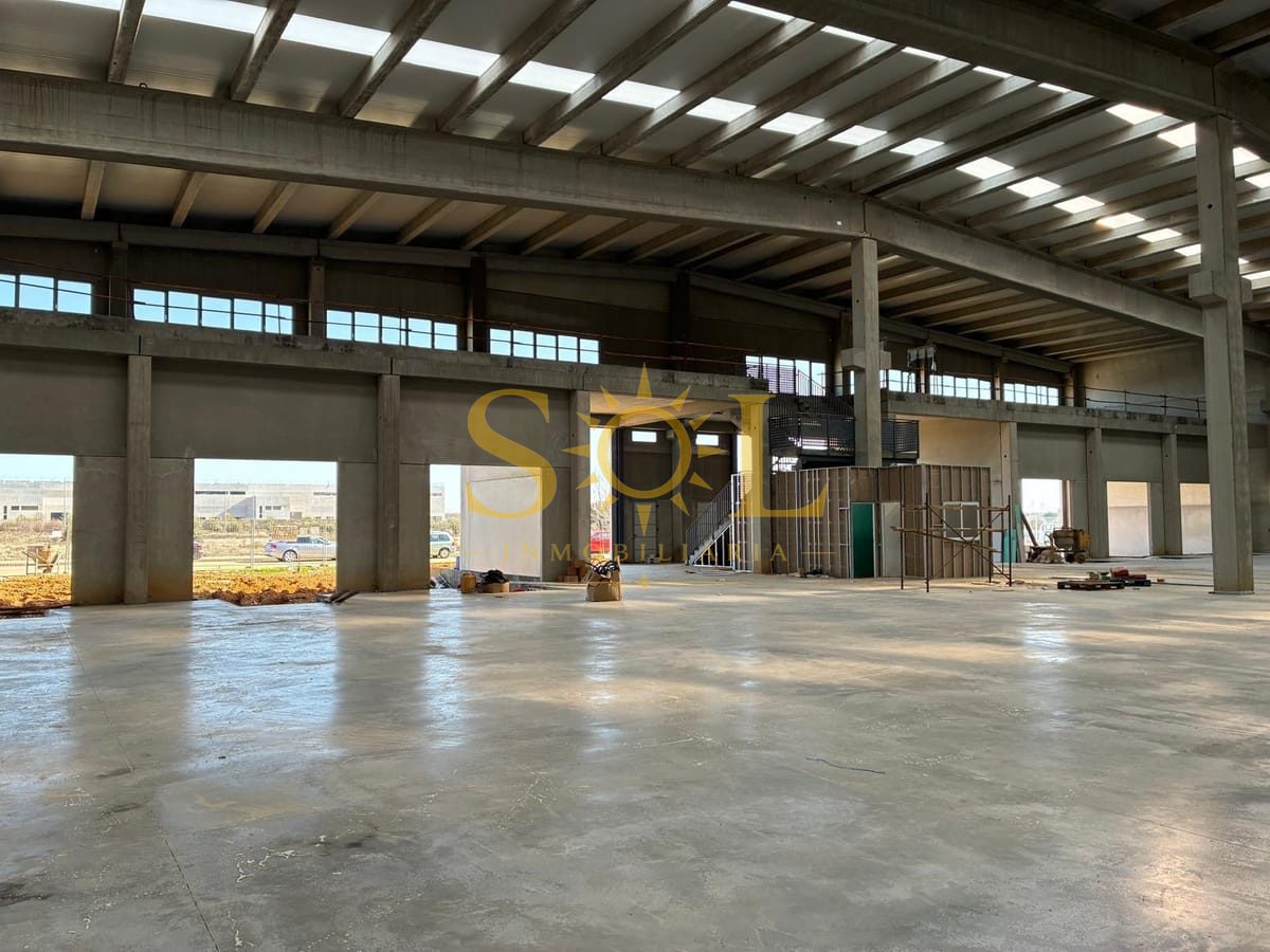 Nave Industrial a Estrenar en Alquiler – Con Muelles de Carga y Patio Trasero - Foto 2