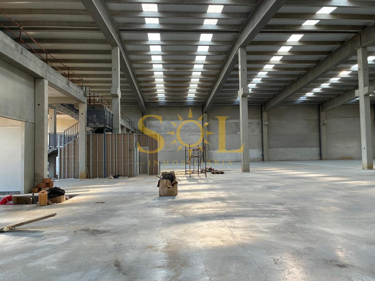 Nave Industrial a Estrenar en Alquiler – Con Muelles de Carga y Patio Trasero - Foto 3
