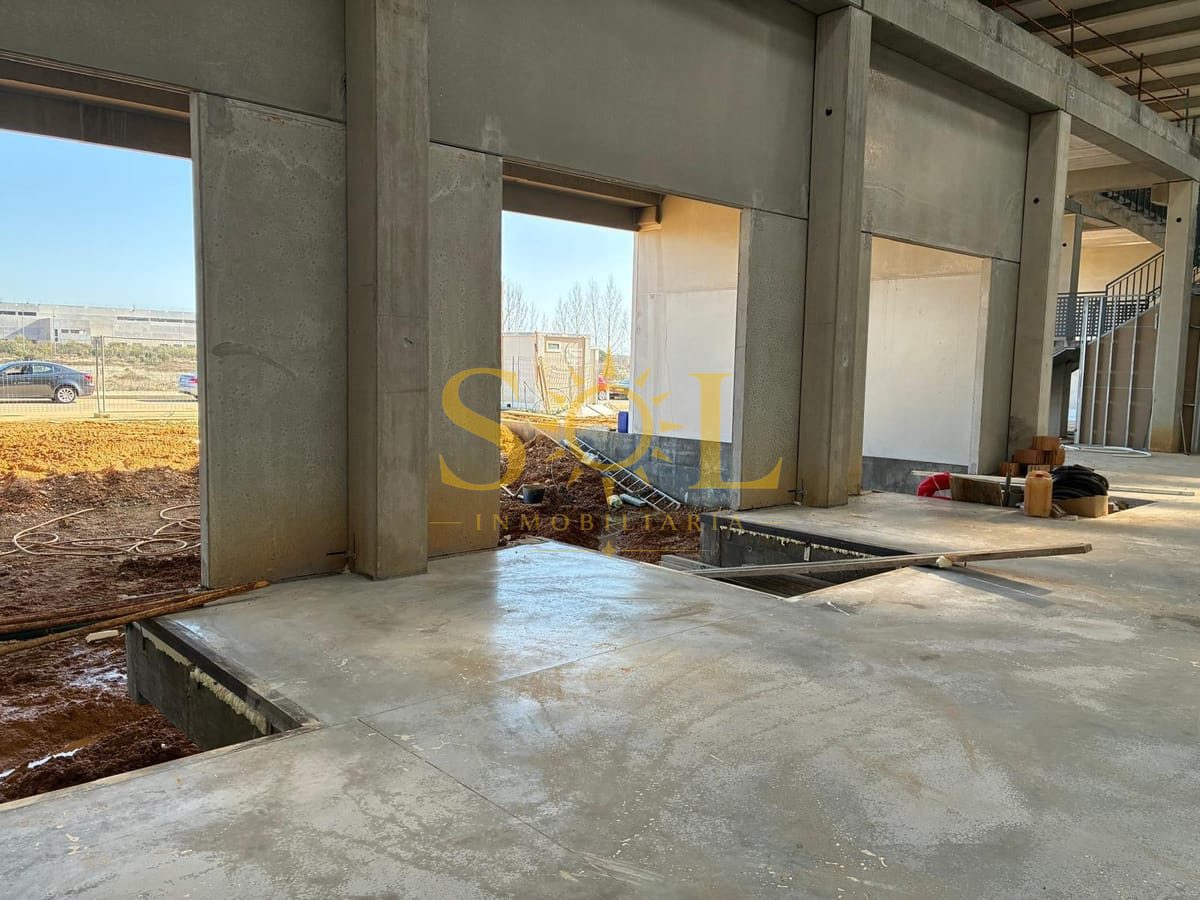 Nave Industrial a Estrenar en Alquiler – Con Muelles de Carga y Patio Trasero - Foto 8
