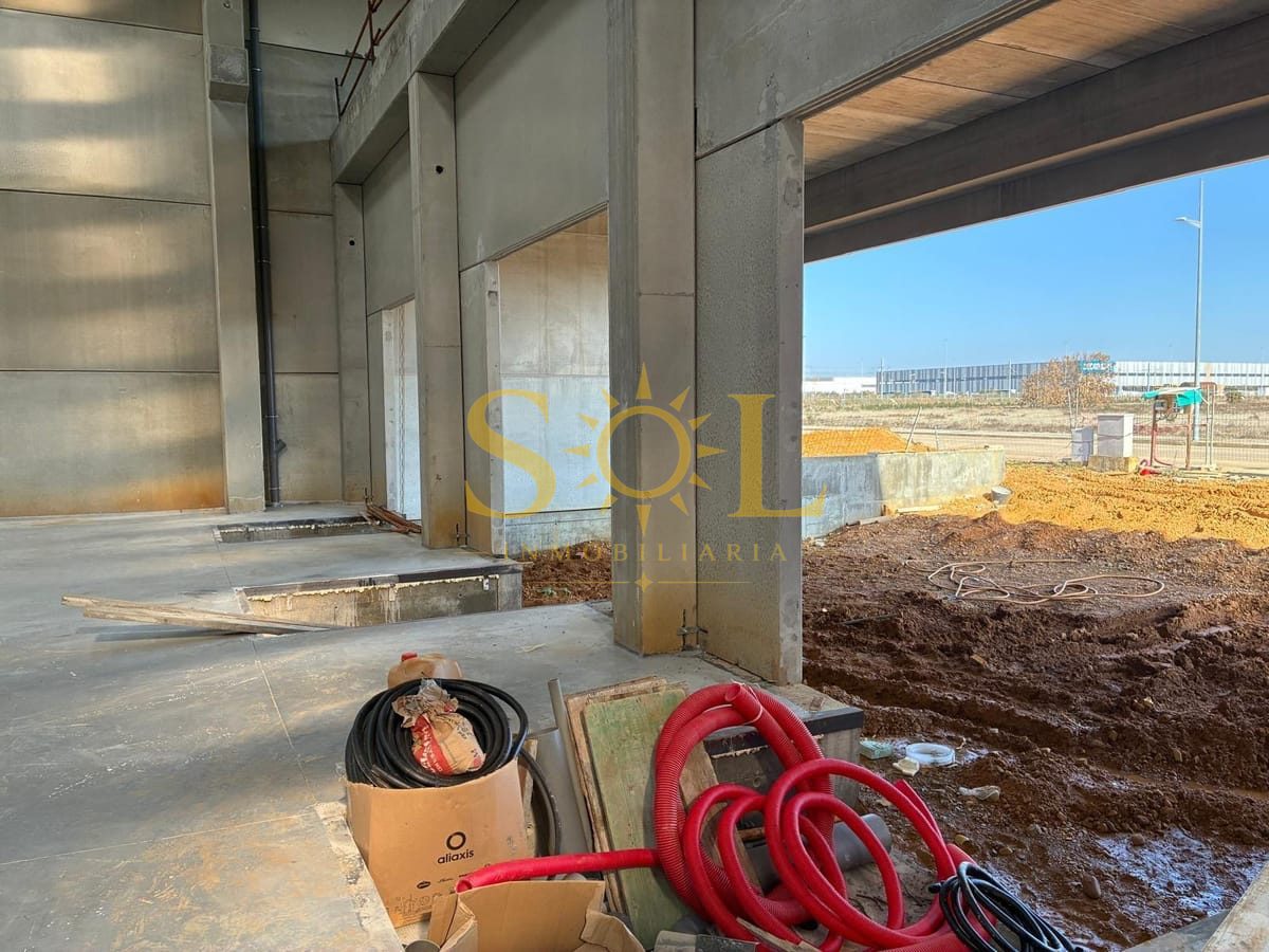 Nave Industrial a Estrenar en Alquiler – Con Muelles de Carga y Patio Trasero - Foto 9