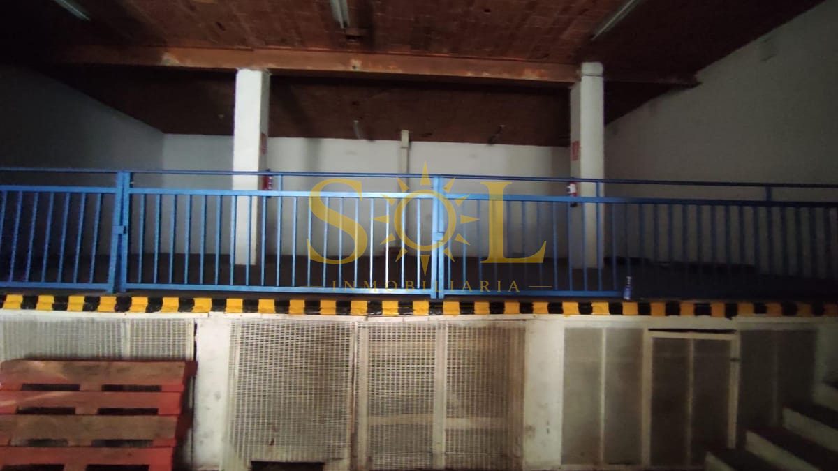 Edificio en Santa María del Paramo con Gran Potencial para Reforma - Foto 10
