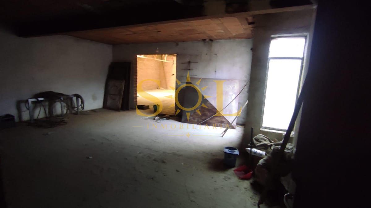 Edificio en Santa María del Paramo con Gran Potencial para Reforma - Foto 16
