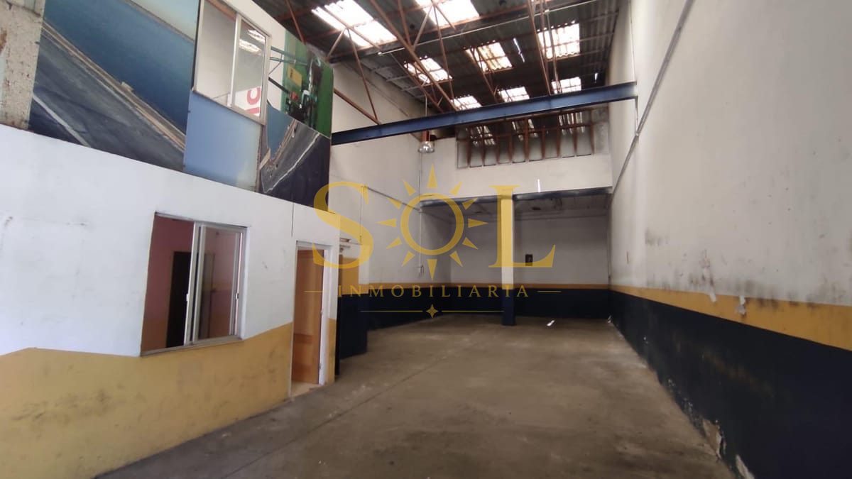 Edificio en Santa María del Paramo con Gran Potencial para Reforma - Foto 3