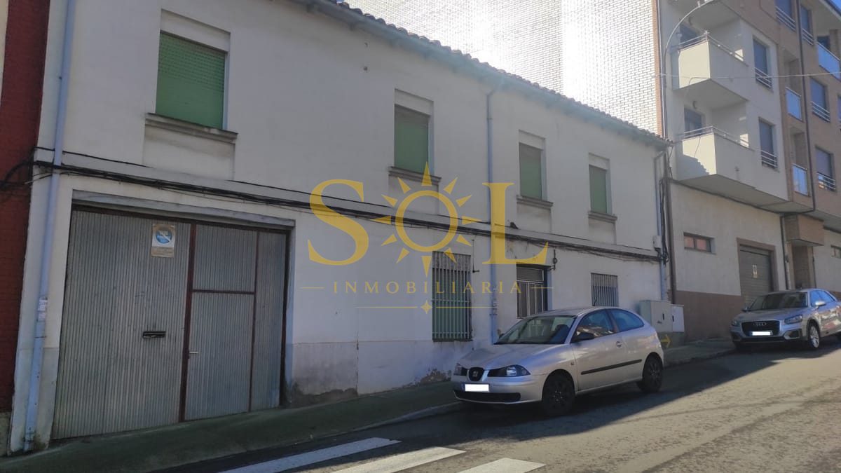OPORTUNIDAD CASA para reformar en LA BAÑEZA - Foto 2