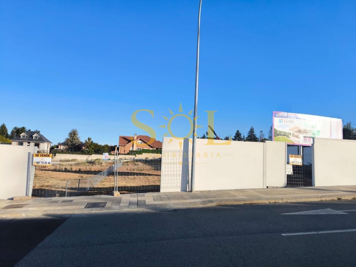PARCELA URBANIZABLE DE 738,83 EN ERAS DE RENUEVA (LEON) - Foto 3