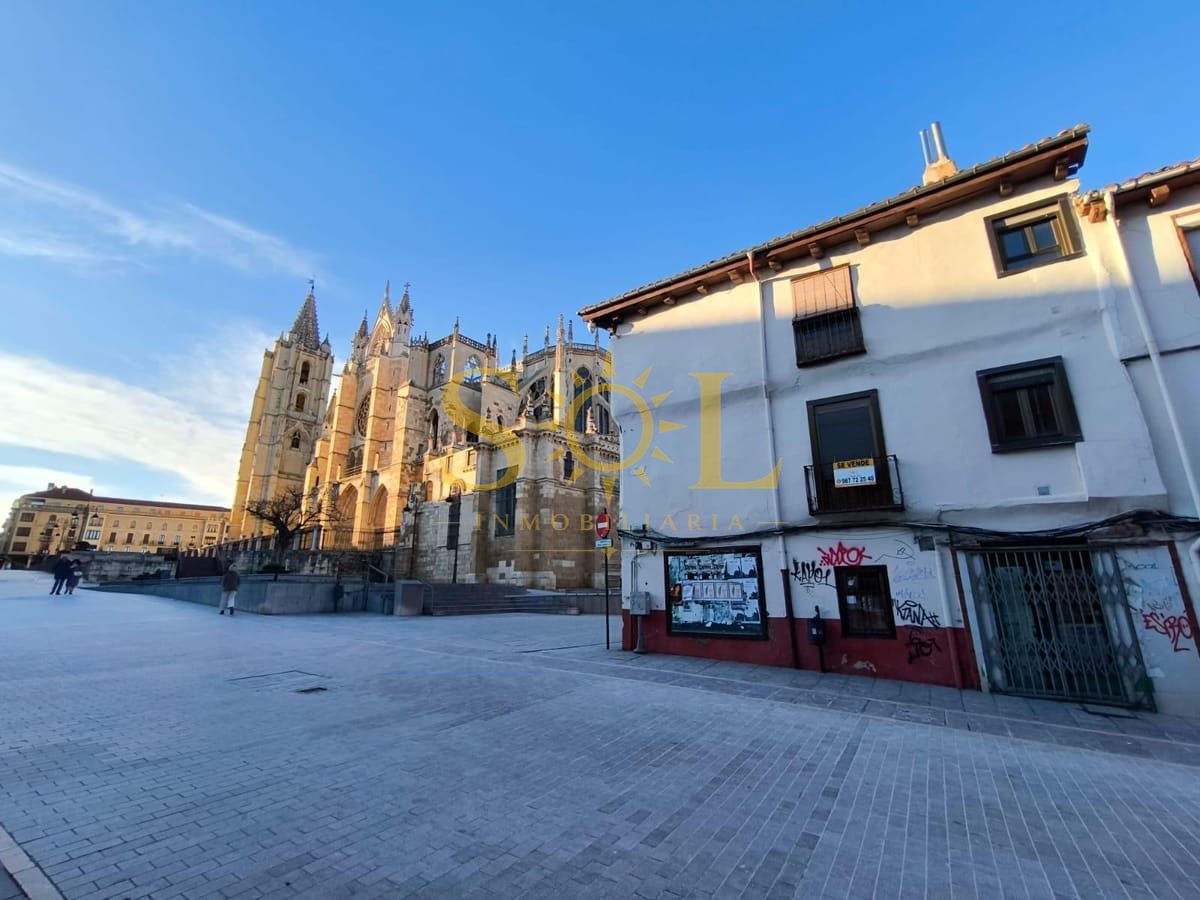 EDIFICIO PARA REFORMAR EN FRENTE A LA CATEDRAL DE LEON - Foto 1