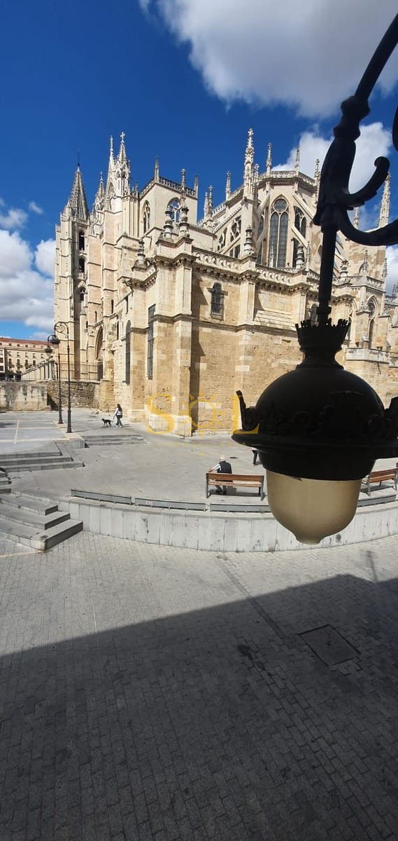 EDIFICIO PARA REFORMAR EN FRENTE A LA CATEDRAL DE LEON - Foto 18