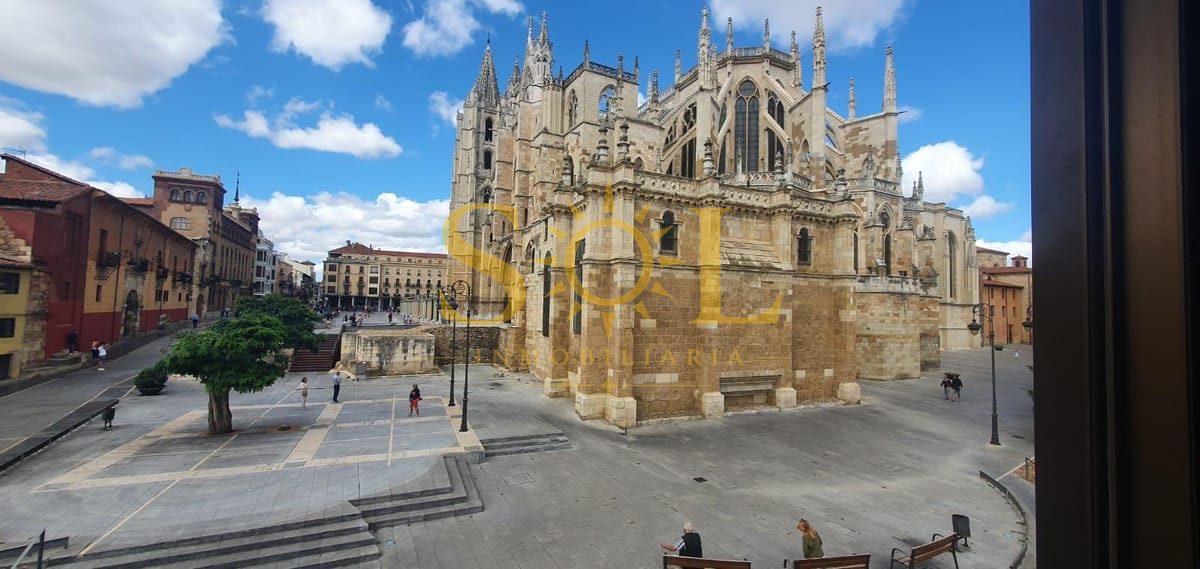 EDIFICIO PARA REFORMAR EN FRENTE A LA CATEDRAL DE LEON - Foto 3