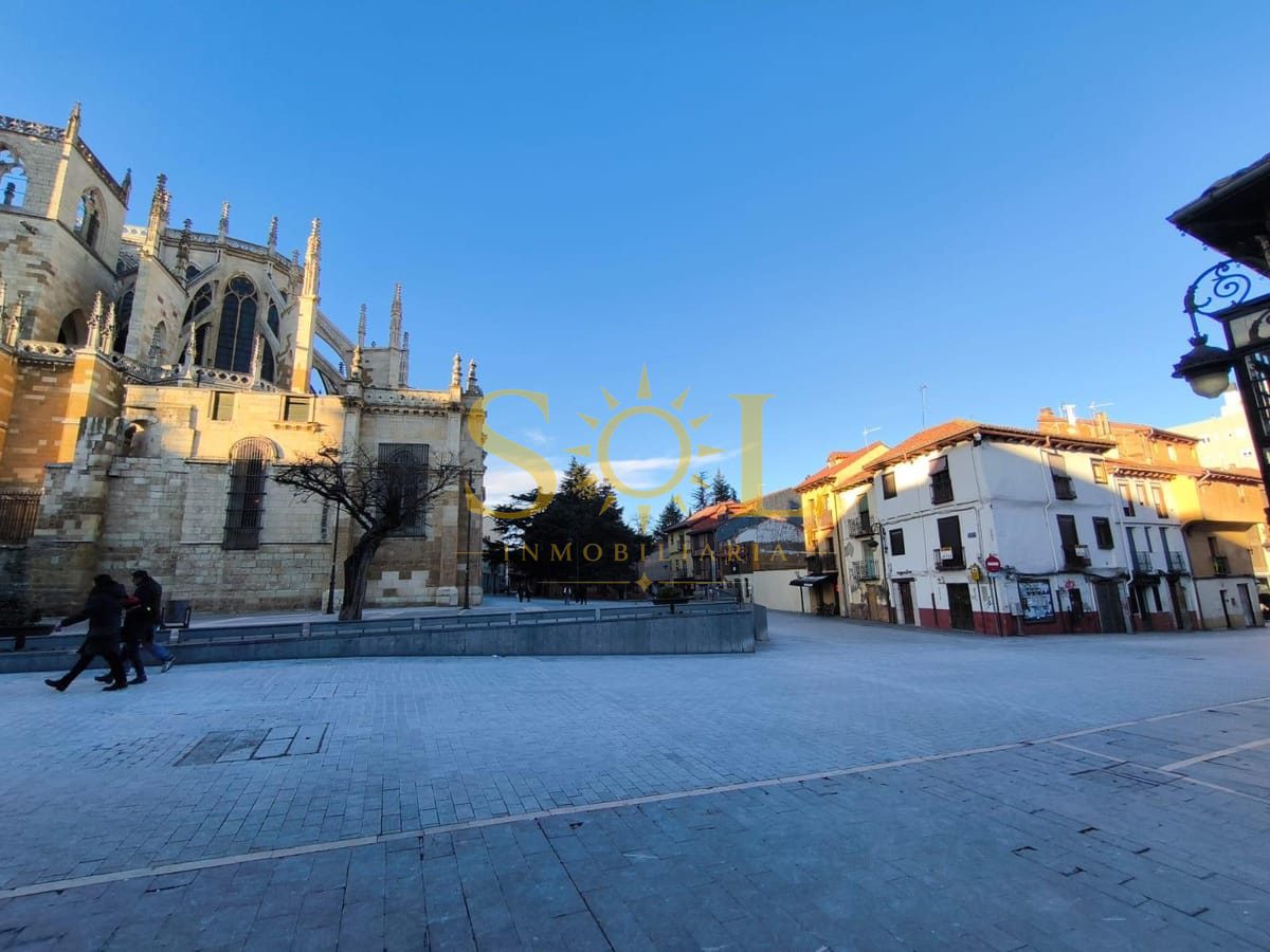 EDIFICIO PARA REFORMAR EN FRENTE A LA CATEDRAL DE LEON - Foto 4