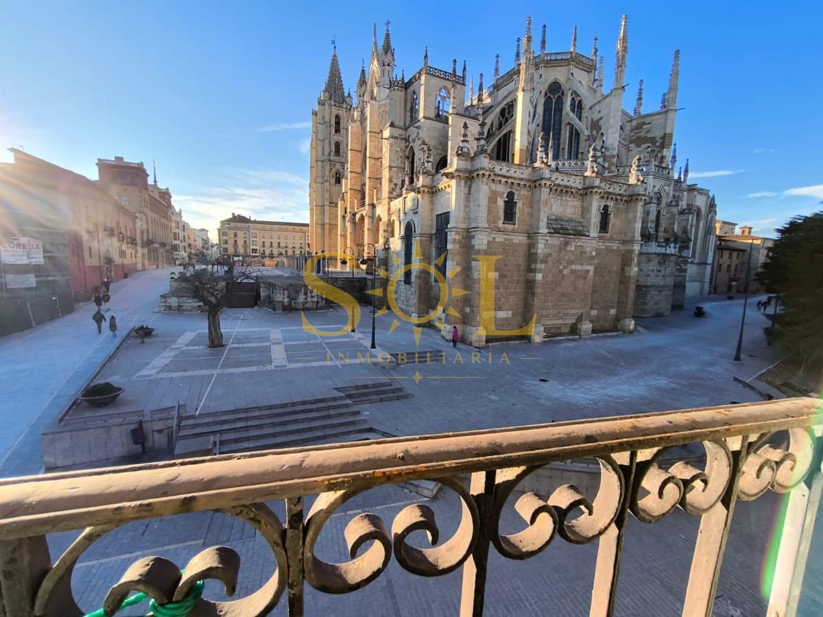 EDIFICIO PARA REFORMAR EN FRENTE A LA CATEDRAL DE LEON - Foto 8