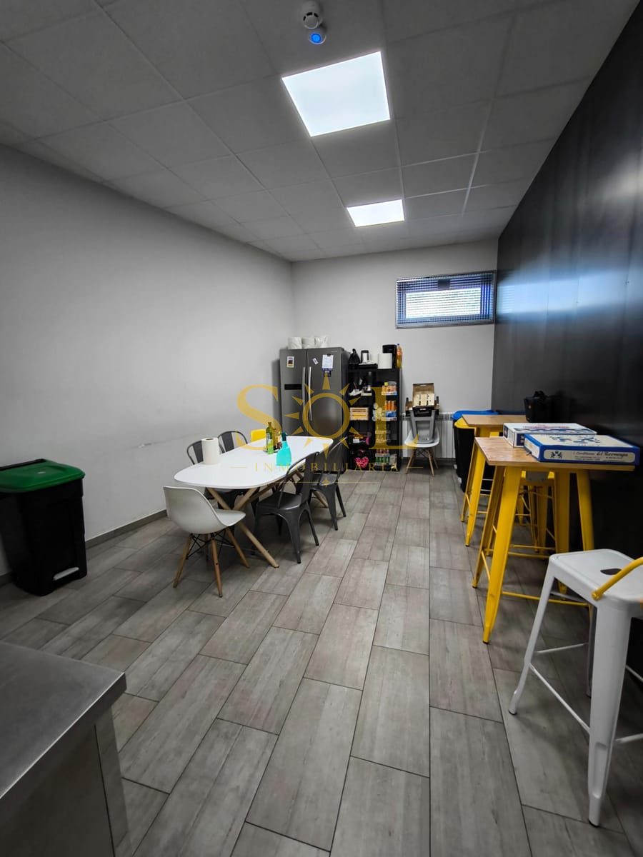OPORTUNIDAD: OFICINA ACONDICIONADA CON ALMACEN Y PARKING INDEPENIENTE - Foto 17