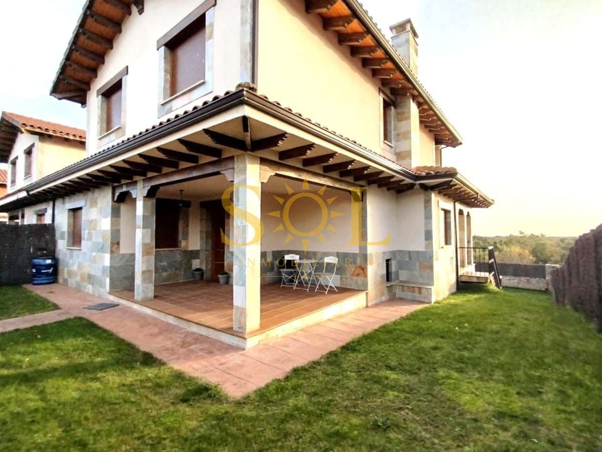 CHALET PAREADO EN CAMPO DE GOLF DE VALVERDE DE LA VIRGEN (LEON) - Foto 1