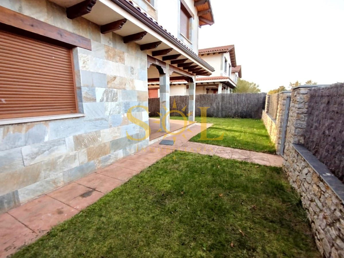 CHALET PAREADO EN CAMPO DE GOLF DE VALVERDE DE LA VIRGEN (LEON) - Foto 7