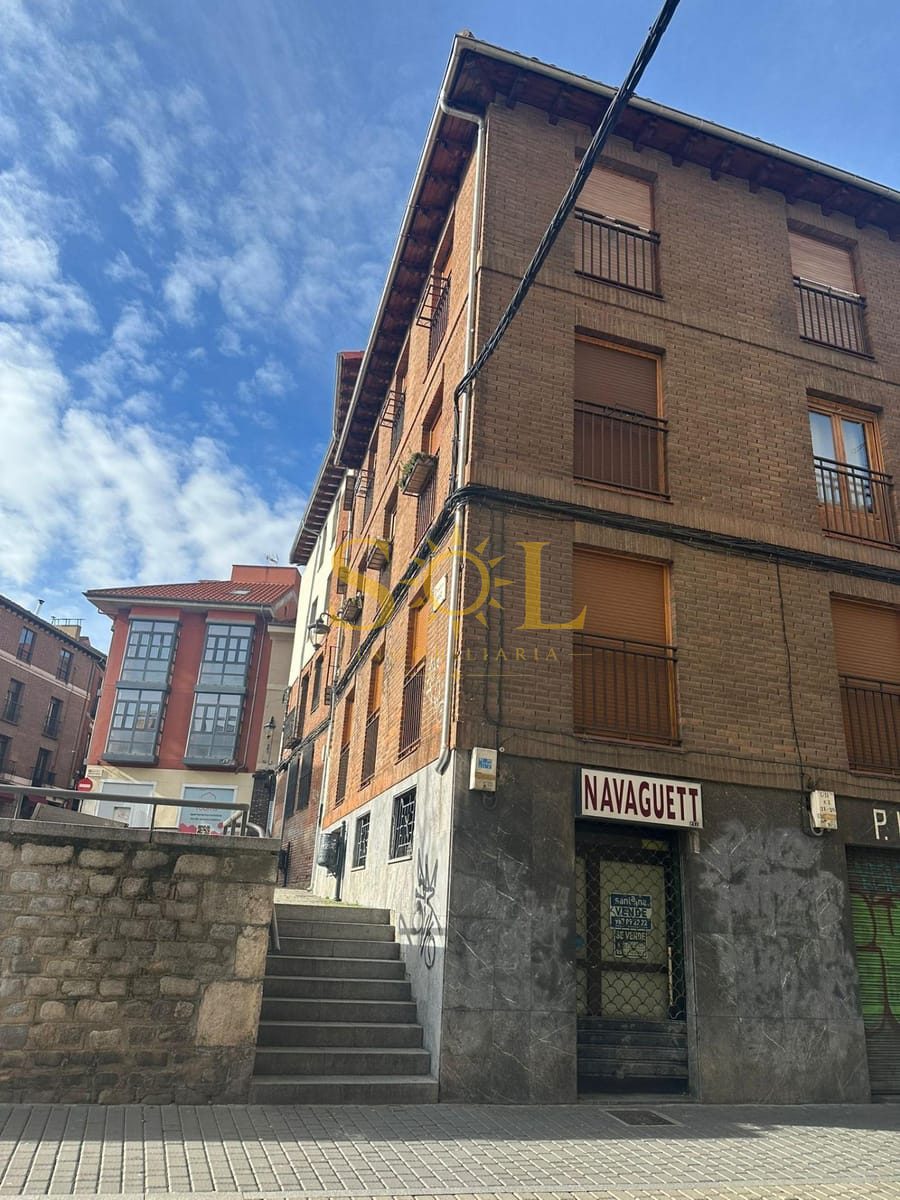 LOCAL PLAZA RIAÑO - CASCO ANTIGUO DE LEON - Foto 1