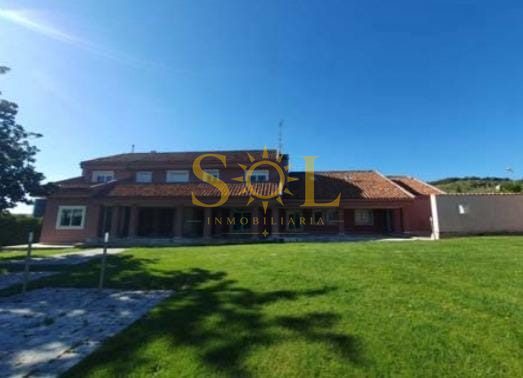 CASA CON SOLAR EN VENTA EN ERAS DE RENUEVA (LEON) - Foto 1