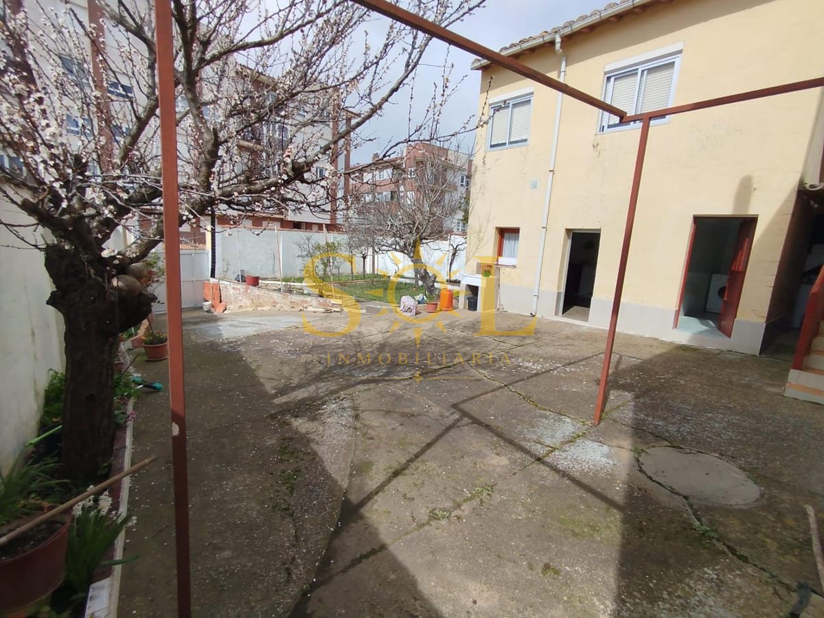 Se vende casa en Valencia de don juan - Foto 4