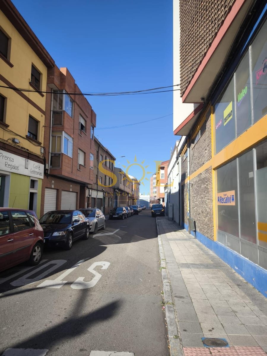 LOCAL Y PISO EN CALLE SAN ROQUE ZONA DE MICHAISA (LEON) - Foto 2