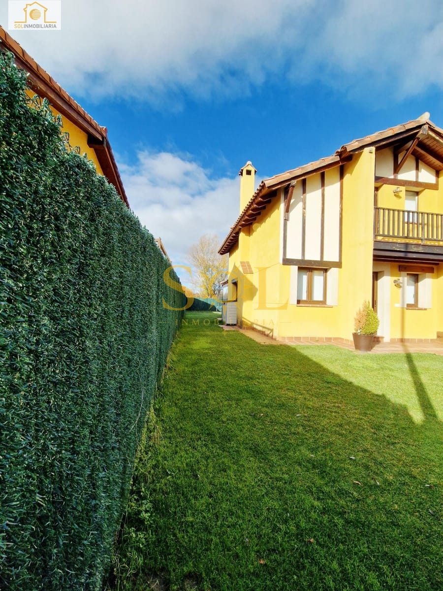 Exclusivo chalet independiente con jardín en Las Paradinas (León) - Foto 4