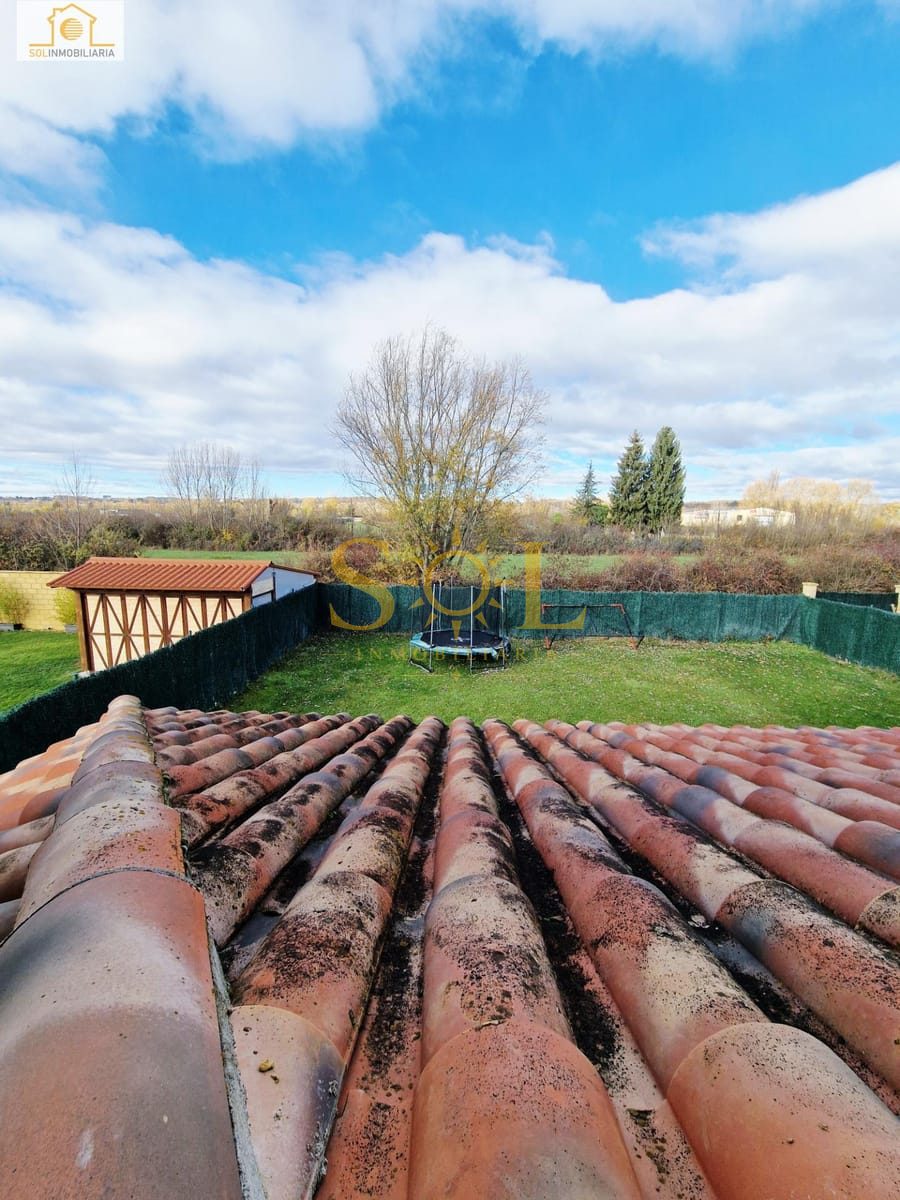 Exclusivo chalet independiente con jardín en Las Paradinas (León) - Foto 57