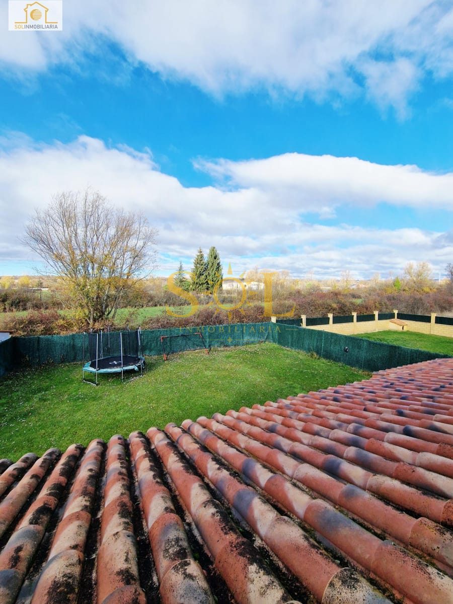 Exclusivo chalet independiente con jardín en Las Paradinas (León) - Foto 58