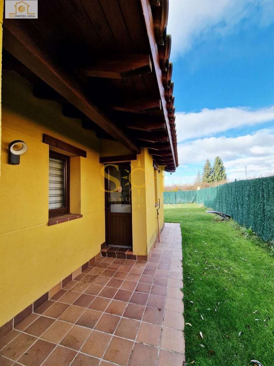 Exclusivo chalet independiente con jardín en Las Paradinas (León) - Foto 9