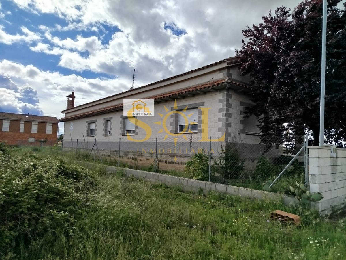 ¡Oportunidad! Amplia vivienda en Quintana del Marco, León - Foto 2