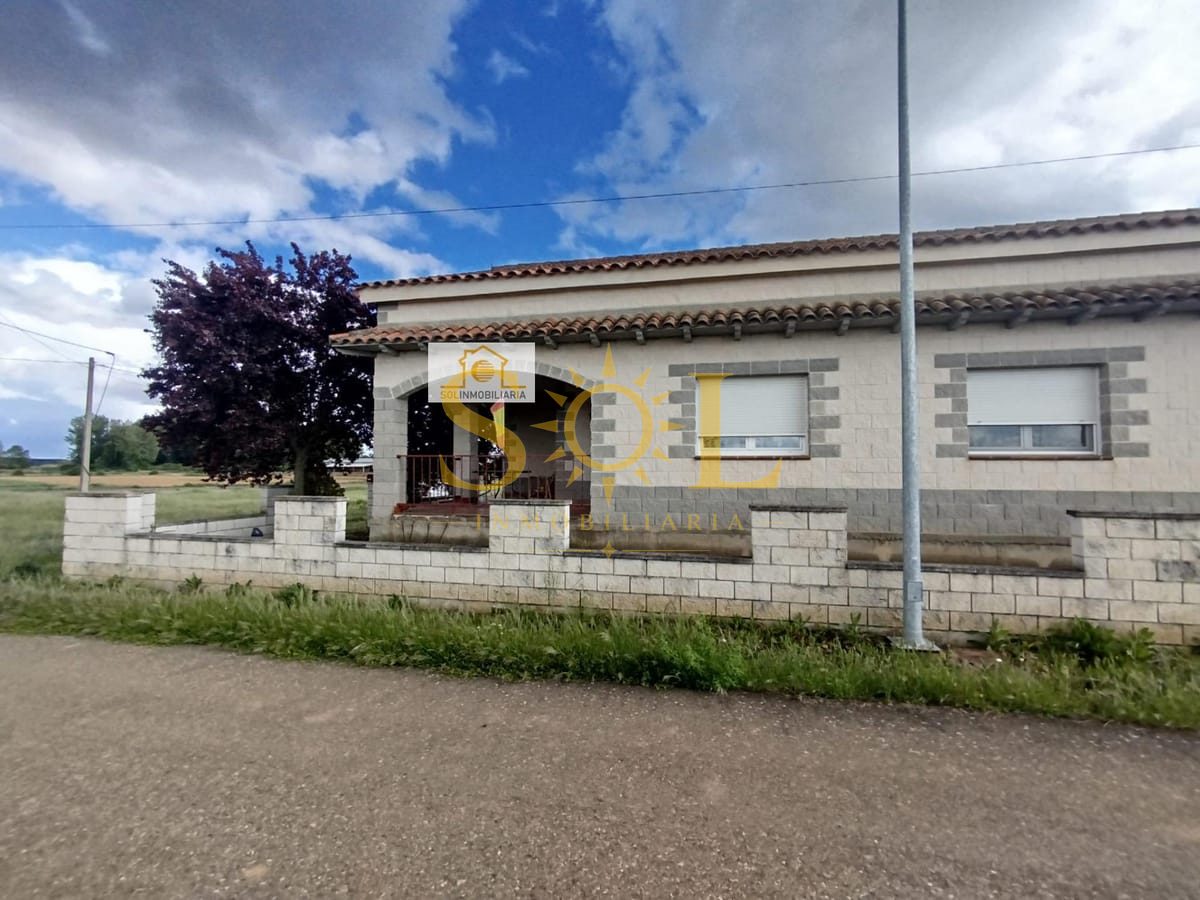 ¡Oportunidad! Amplia vivienda en Quintana del Marco, León - Foto 3