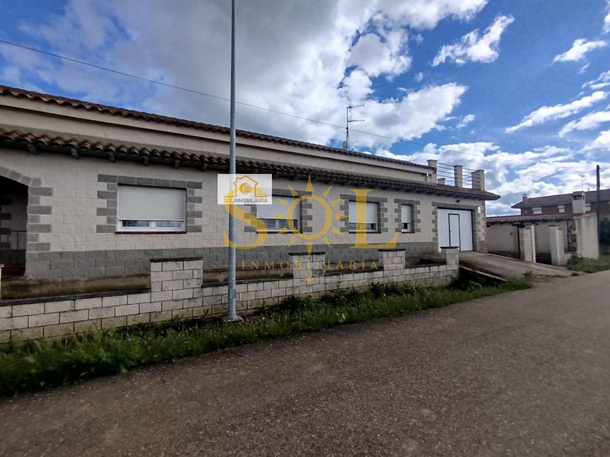 ¡Oportunidad! Amplia vivienda en Quintana del Marco, León - Foto 4