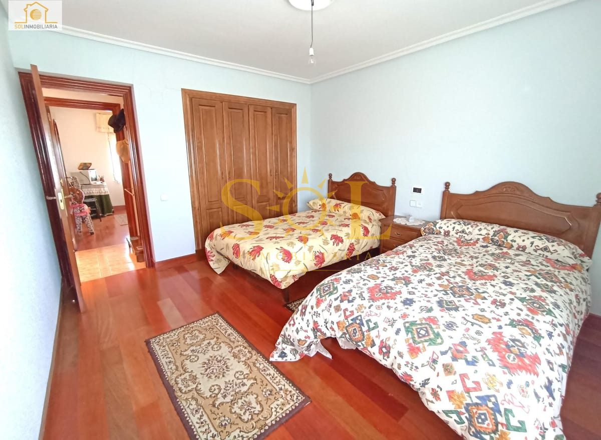 Casa con garaje y jardín en Villanueva de las Manzanas - Foto 12
