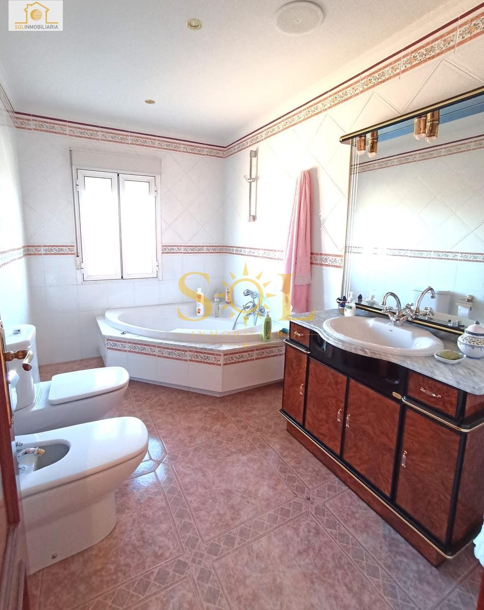 Casa con garaje y jardín en Villanueva de las Manzanas - Foto 13