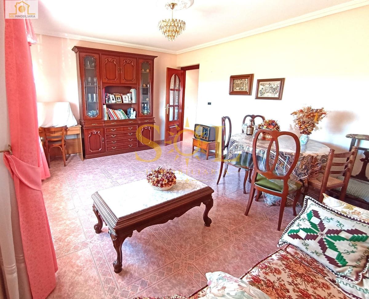 Casa con garaje y jardín en Villanueva de las Manzanas - Foto 2
