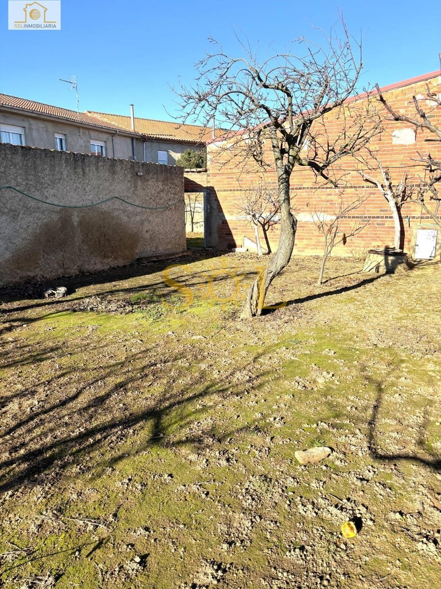 Casa con garaje y jardín en Villanueva de las Manzanas - Foto 21