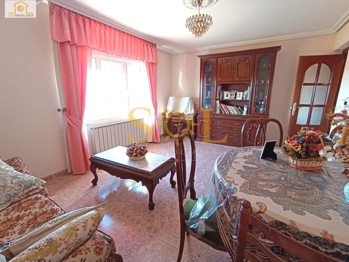 Casa con garaje y jardín en Villanueva de las Manzanas - Foto 3