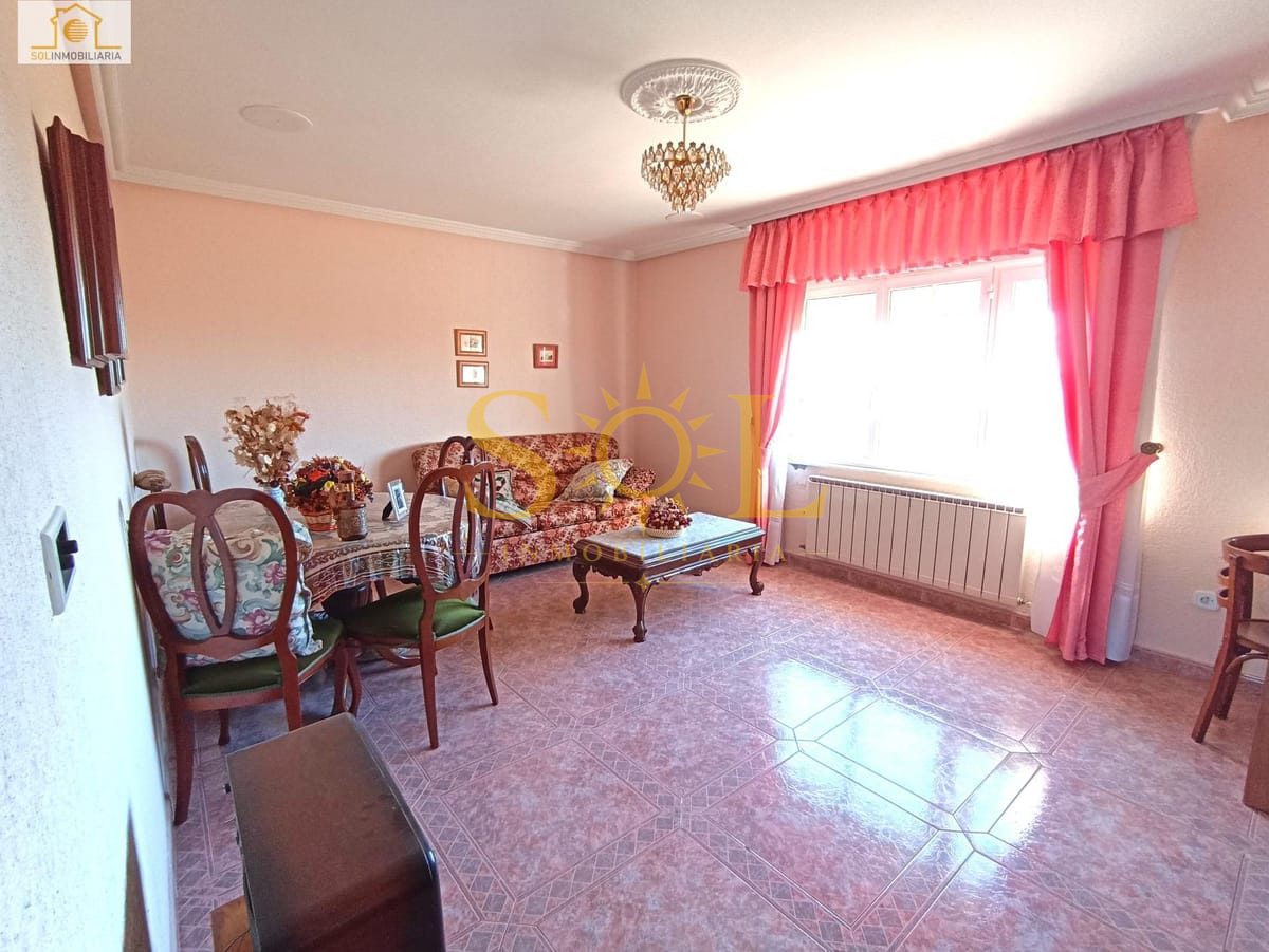 Casa con garaje y jardín en Villanueva de las Manzanas - Foto 4