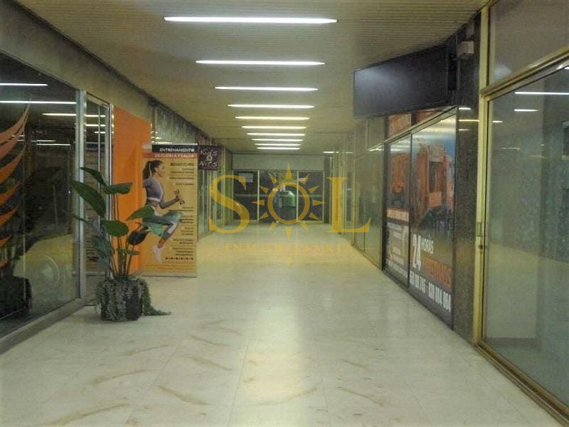 Local comercial en las Galerías Alfonso V - Foto 1