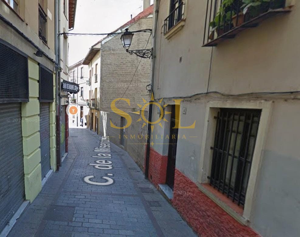 Garaje doble con trastero en el Barrio Húmedo - Foto 2