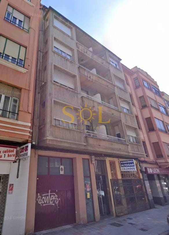 Oportunidad de Inversión en el Centro de León: Edificio con 9 Viviendas. - Foto 2