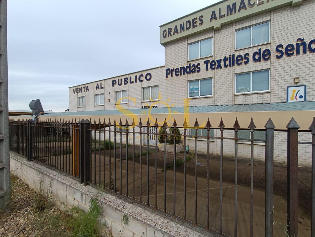 Nave industrial en Onzonilla actualmente arrendada. Inversores rentabilidad. - Foto 1