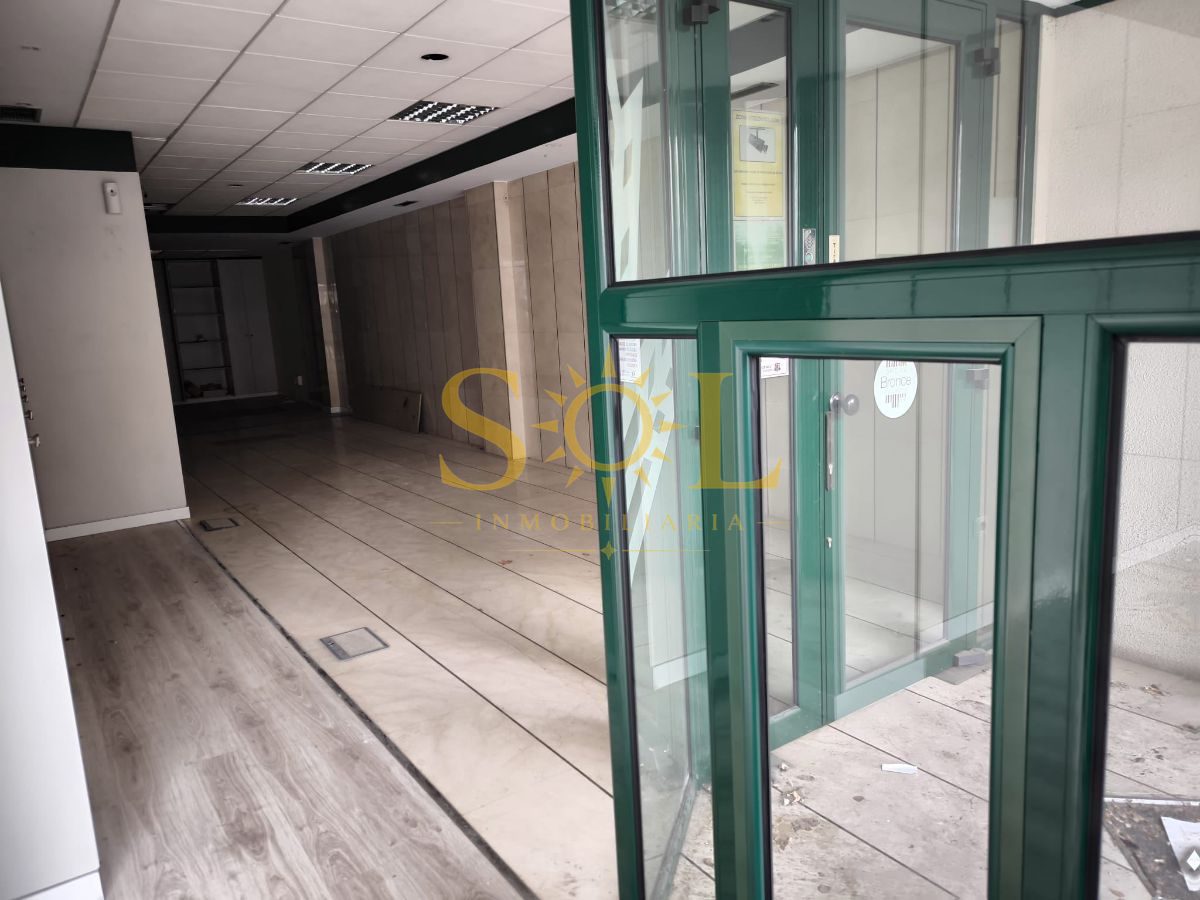 Local Comercial en Plaza Cortes Leonesas (Centro) - Foto 3