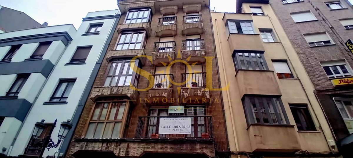 VENTA DE PLANTA ENTERA DE OFICINA EN EL CENTRO DE OVIEDO ( CON POSIBILIDAD DE CAMBIO DE USO A VIVIENDA) - Foto 1