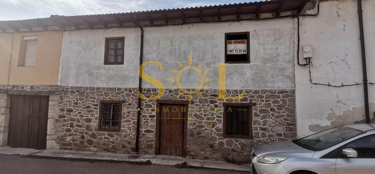 CASA CON JARDIN para reformar en LA VALCUEVA (LEON). - Foto 1