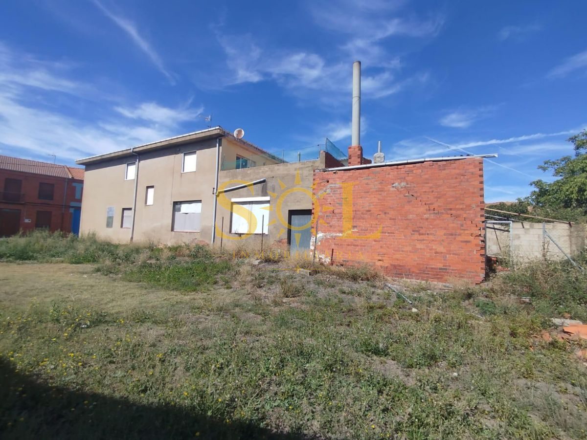 Venta de casa en Bustillo del Páramo para reformar. - Foto 1
