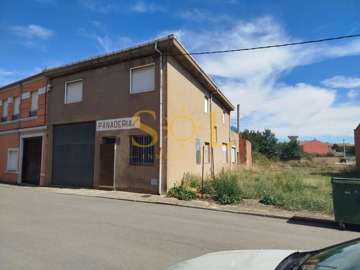 Venta de casa en Bustillo del Páramo para reformar. - Foto 3