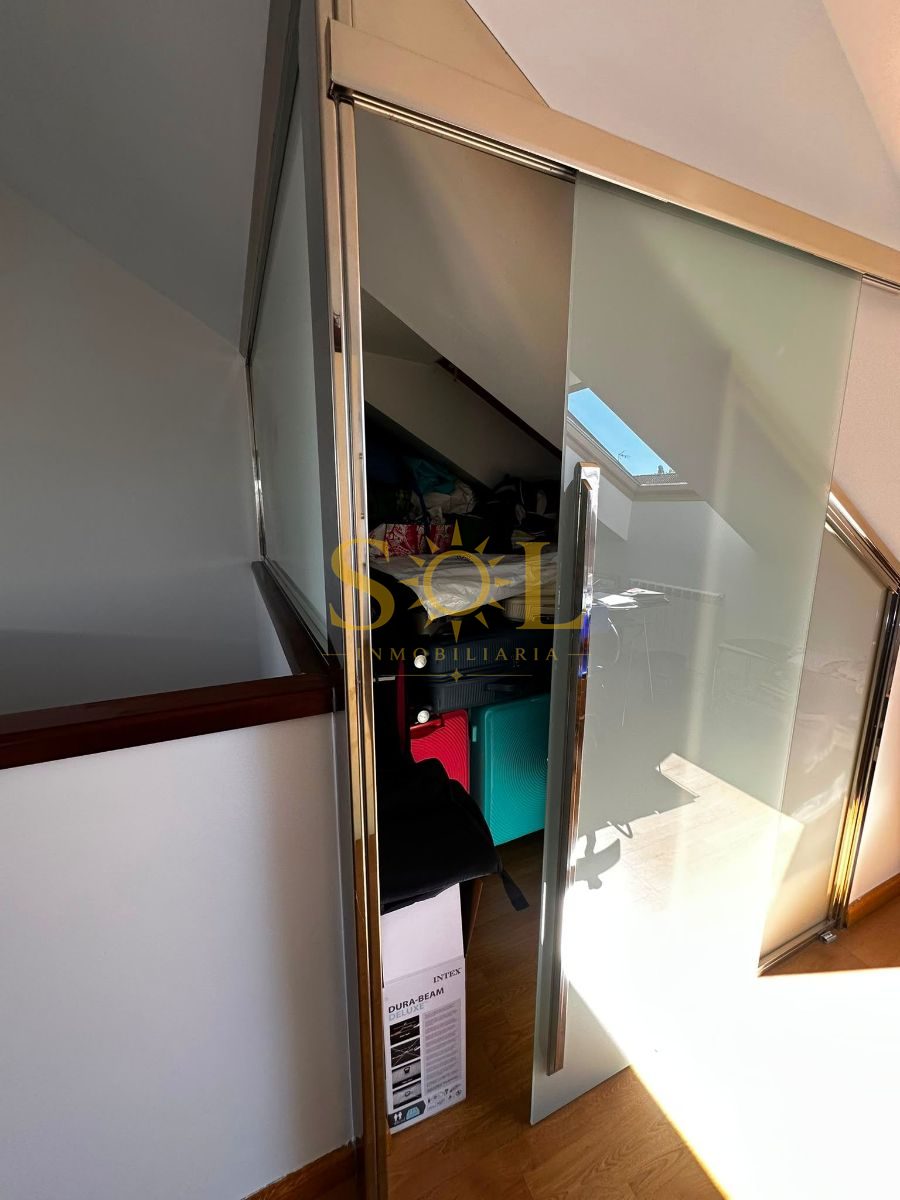 VENTA DE CHALET ADOSADO CON JARDÍN A TRES FACHADAS - Foto 15