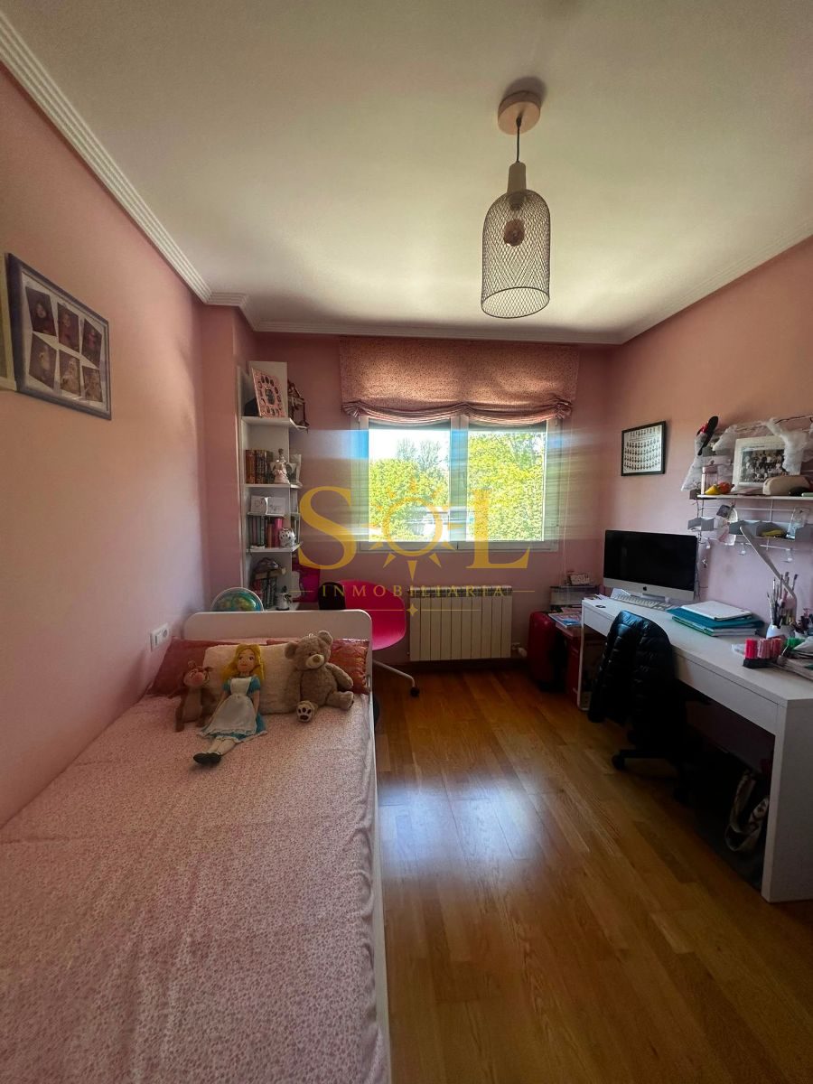 VENTA DE CHALET ADOSADO CON JARDÍN A TRES FACHADAS - Foto 17