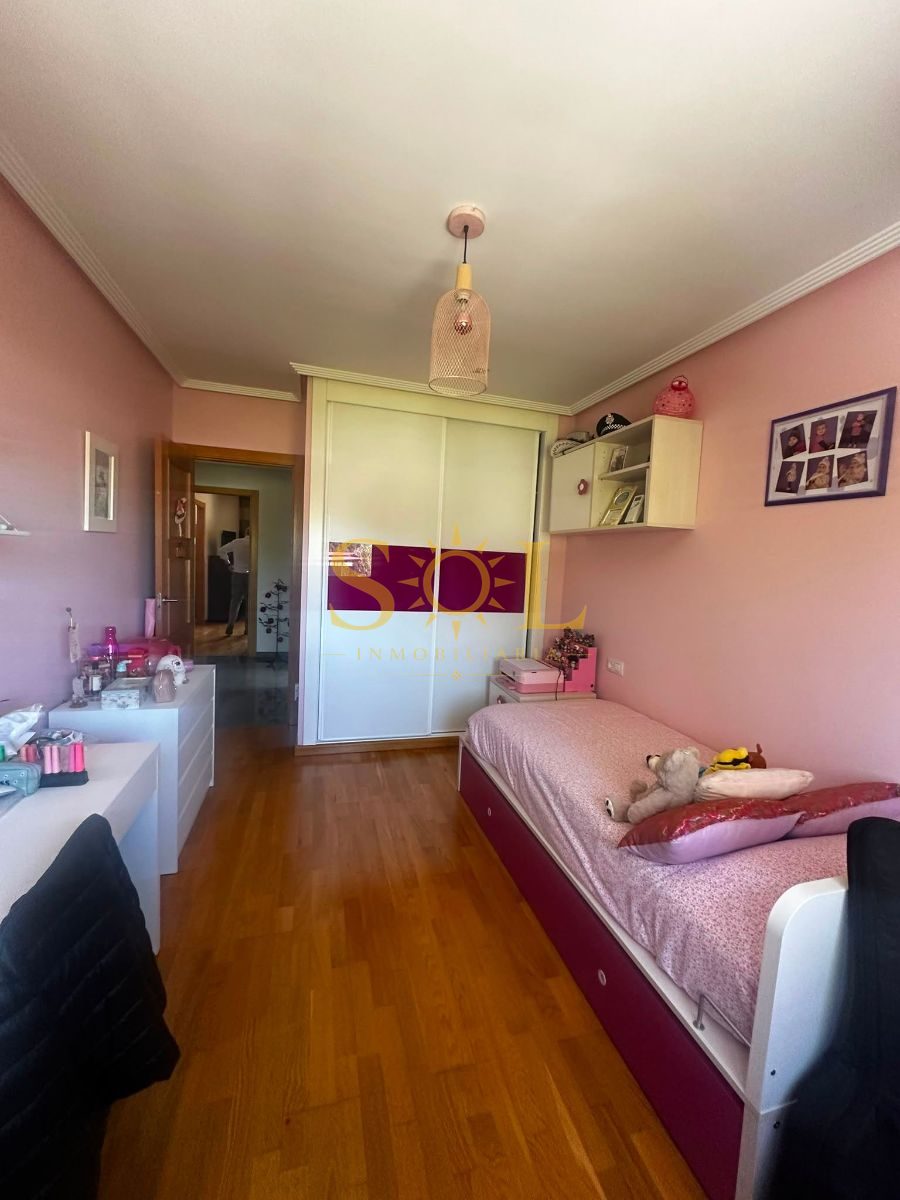 VENTA DE CHALET ADOSADO CON JARDÍN A TRES FACHADAS - Foto 23