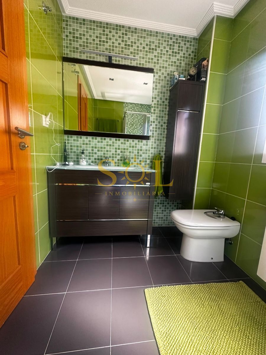 VENTA DE CHALET ADOSADO CON JARDÍN A TRES FACHADAS - Foto 26