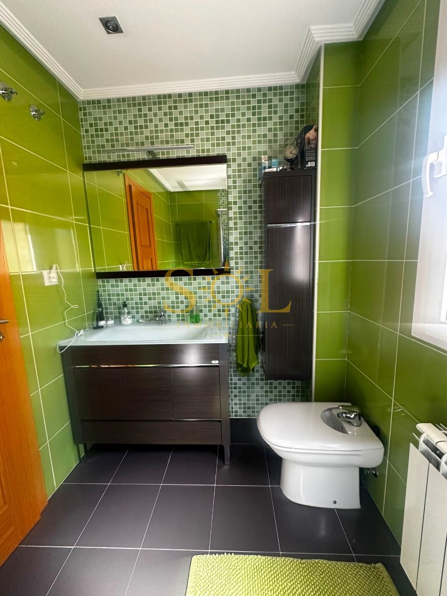 VENTA DE CHALET ADOSADO CON JARDÍN A TRES FACHADAS - Foto 27