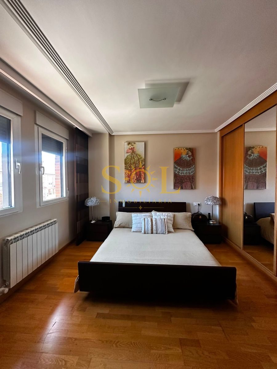 VENTA DE CHALET ADOSADO CON JARDÍN A TRES FACHADAS - Foto 30